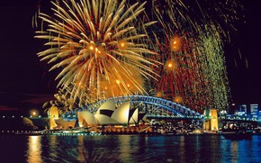 Fireworks Over the Sydney Opera House and Harbor Bridge wallpaper