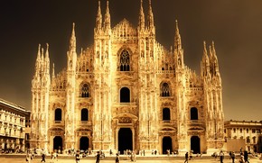 Cathedral in Milan wallpaper