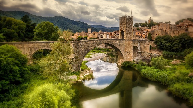 Bridge of Besalu HD Wallpaper - WallpaperFX