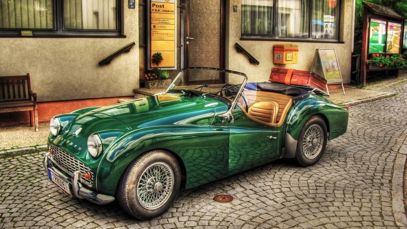 Old Green Car wallpaper