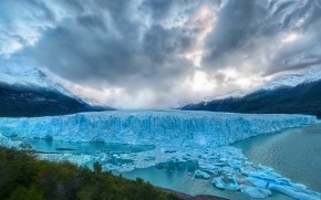 Huge Glaciar wallpaper