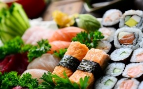 Appetizing Sushi Rolls wallpaper