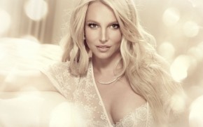 Britney Spears Glamouros wallpaper