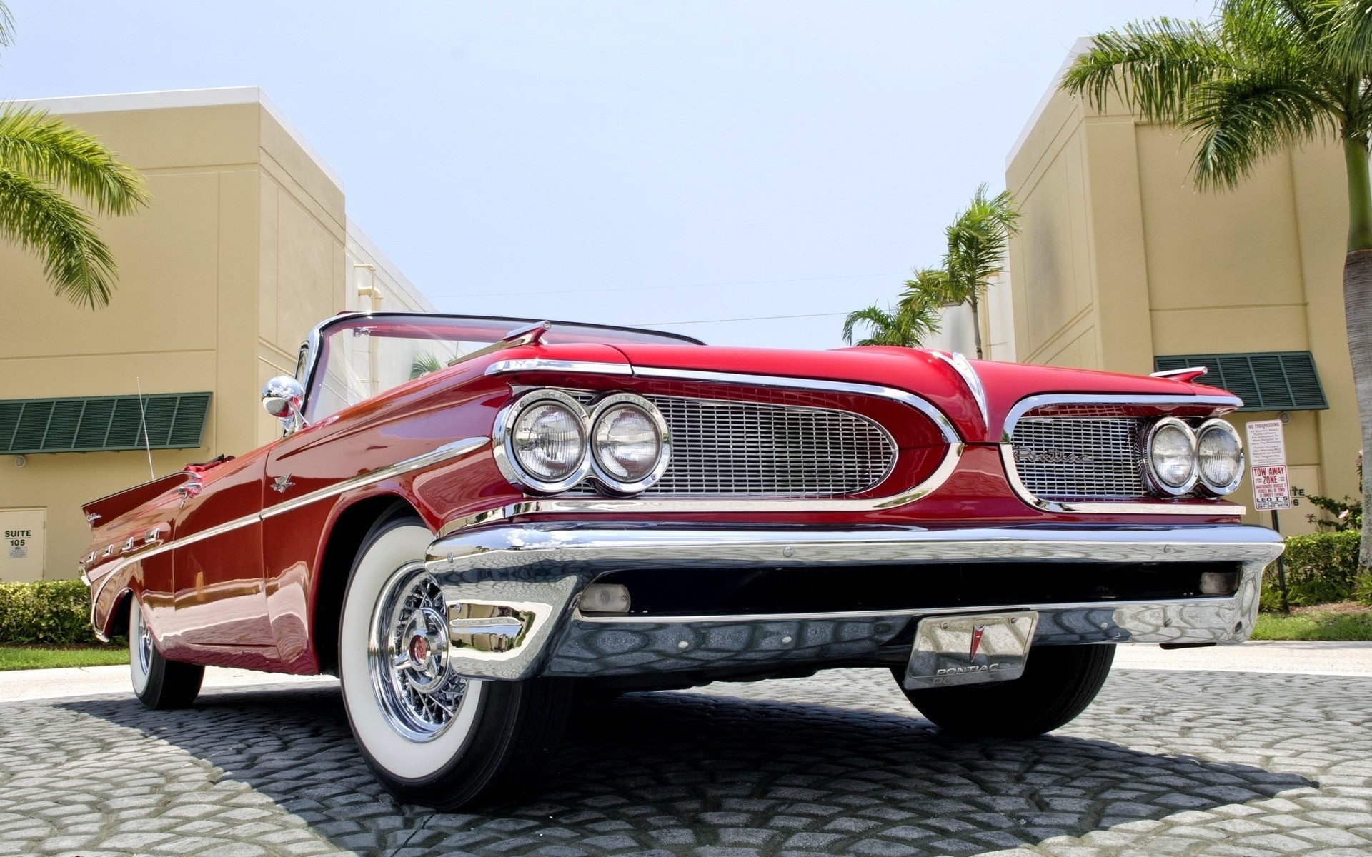 1959 Red Pontiac Cabrio for 1920 x 1200 widescreen resolution