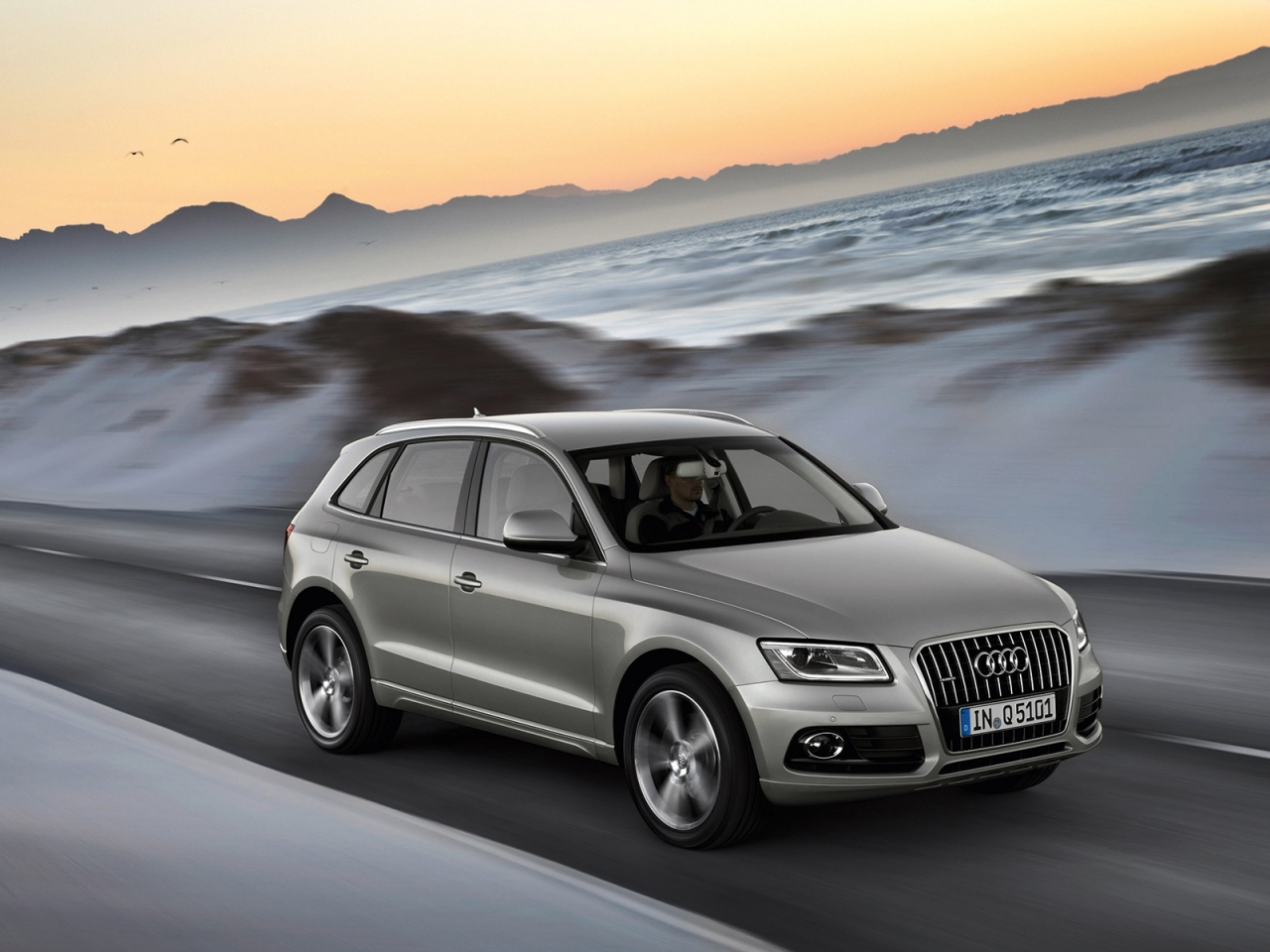2013 Audi Q5 for 1280 x 960 resolution