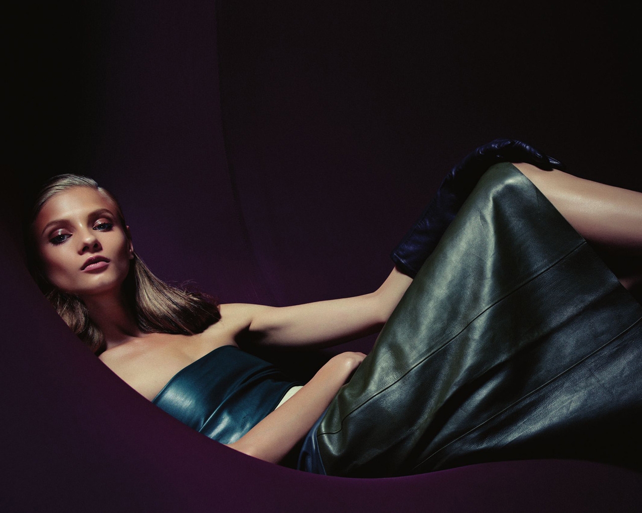 Anna Selezneva Fashion Spot for 1280 x 1024 resolution