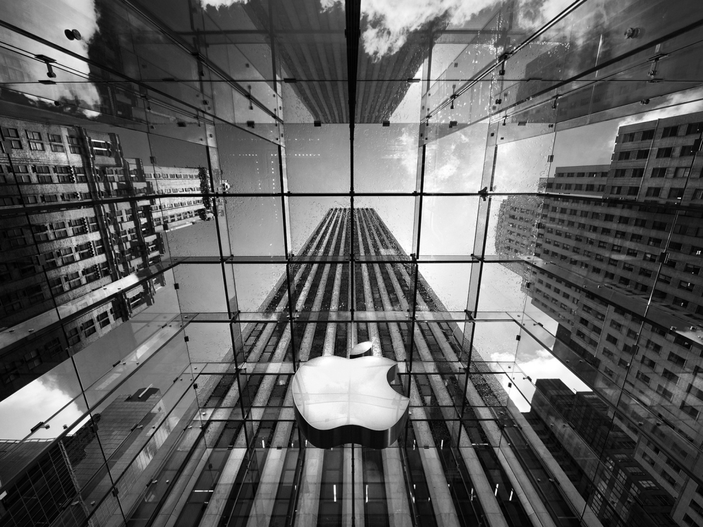 Apple in big Apple for 1024 x 768 resolution