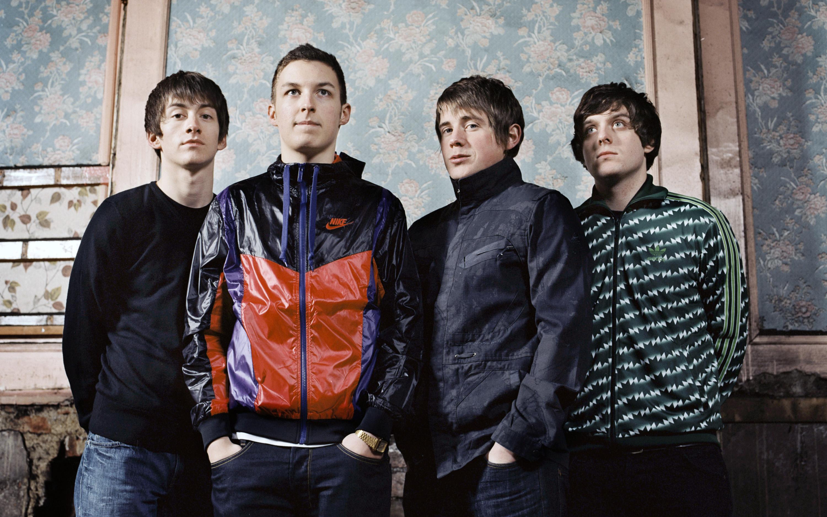 Arctic Monkeys Band for 2880 x 1800 Retina Display resolution