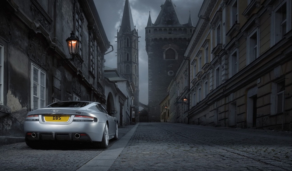 Aston Martin DBS Rear Angle for 1024 x 600 widescreen resolution