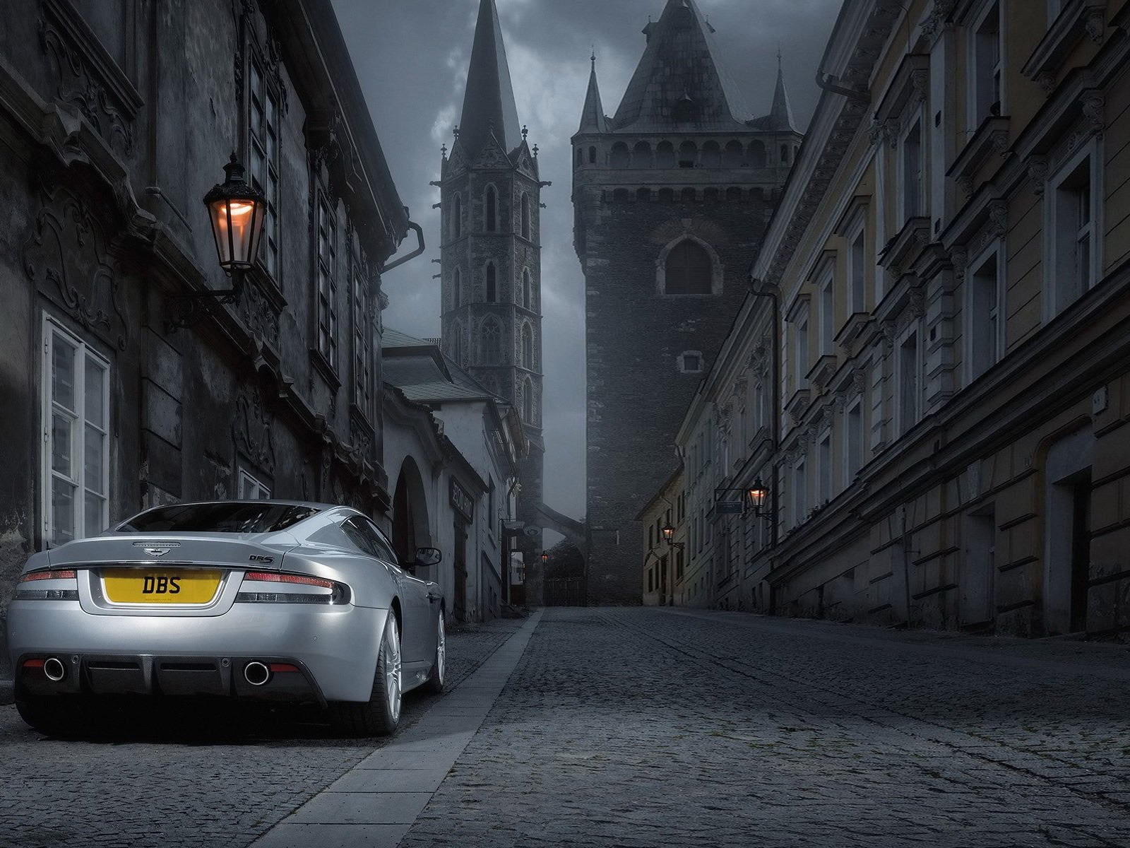 Aston Martin DBS Rear Angle for 1600 x 1200 resolution