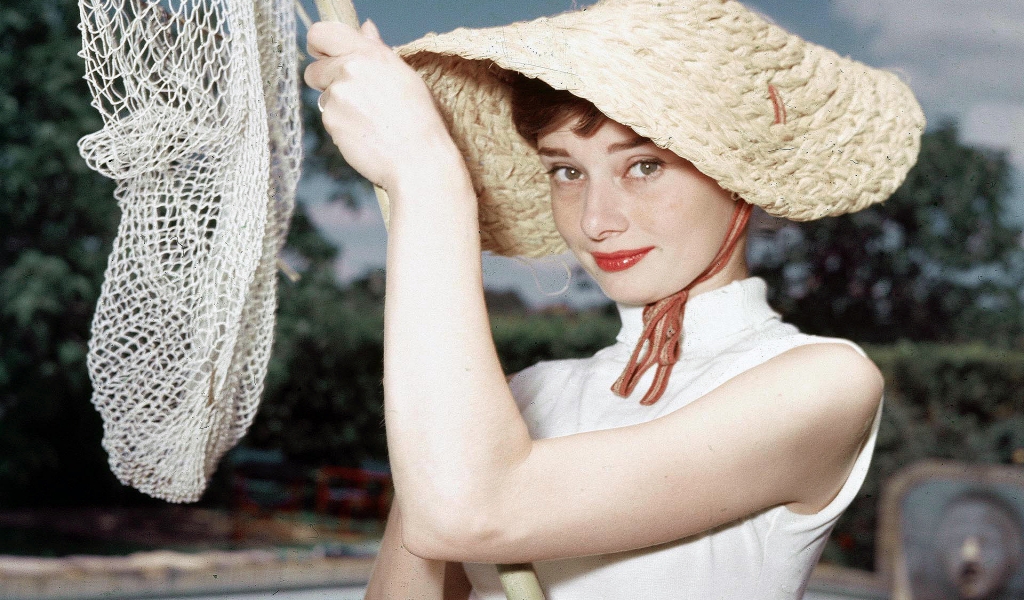 Audrey Hepburn Cute for 1024 x 600 widescreen resolution
