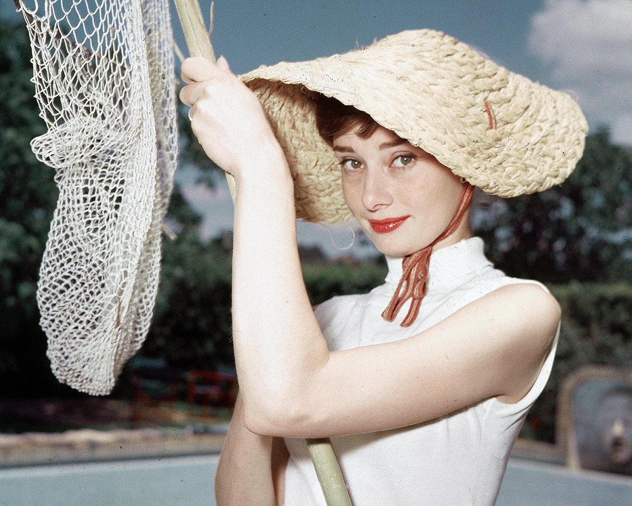 Audrey Hepburn Cute for 1280 x 1024 resolution