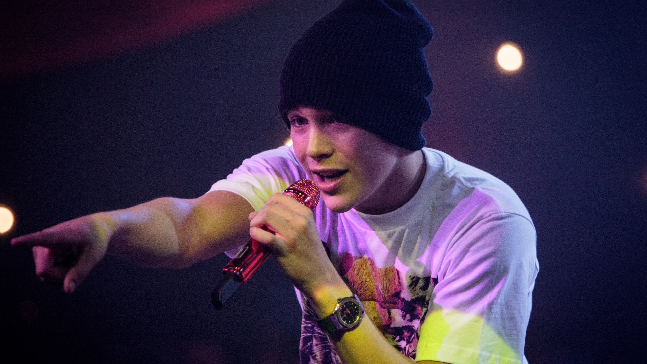 Austin Mahone on Stage for 2560x1440 HDTV resolution