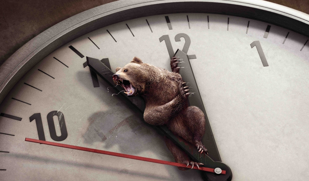 Bear and Clock for 1024 x 600 widescreen resolution