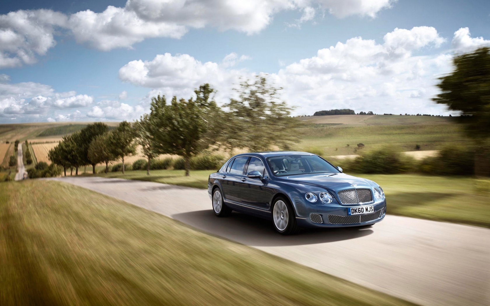 Beautiful Bentley Continental Flying Spur for 1680 x 1050 widescreen resolution