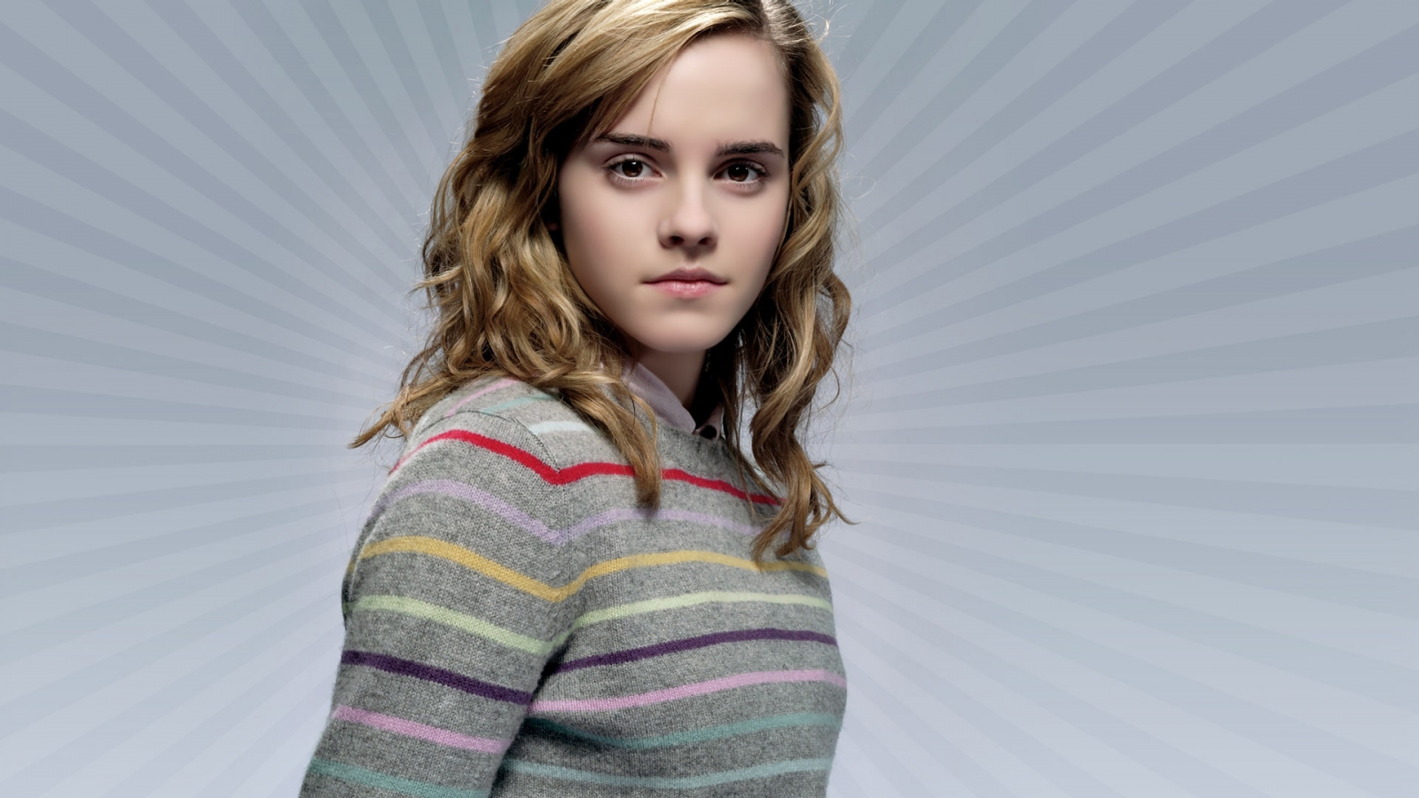 Beautiful Emma Watson for 1600 x 900 HDTV resolution