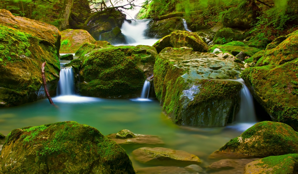 Beautiful Mountain Waterfall for 1024 x 600 widescreen resolution