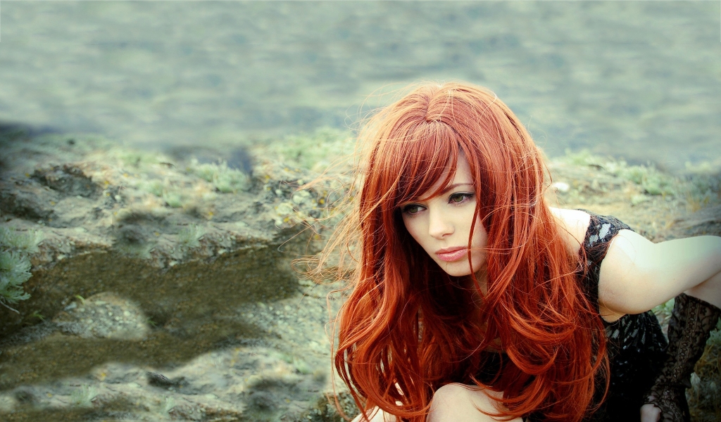 Beautiful Redhead for 1024 x 600 widescreen resolution