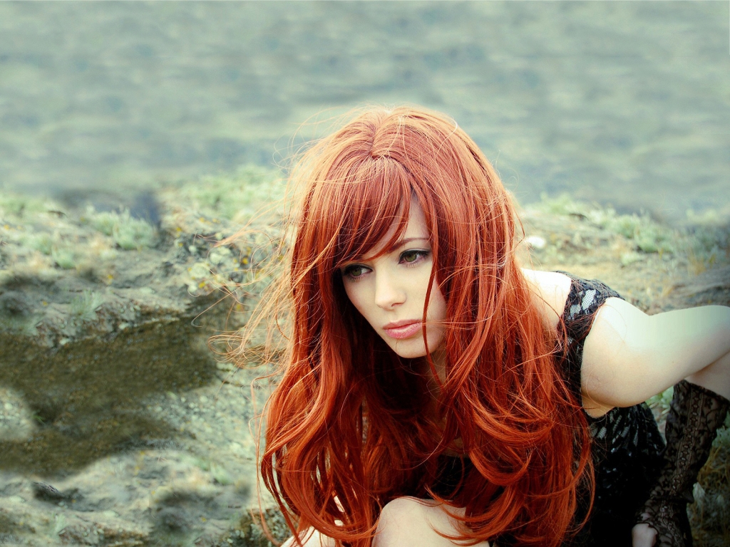 Beautiful Redhead for 1024 x 768 resolution