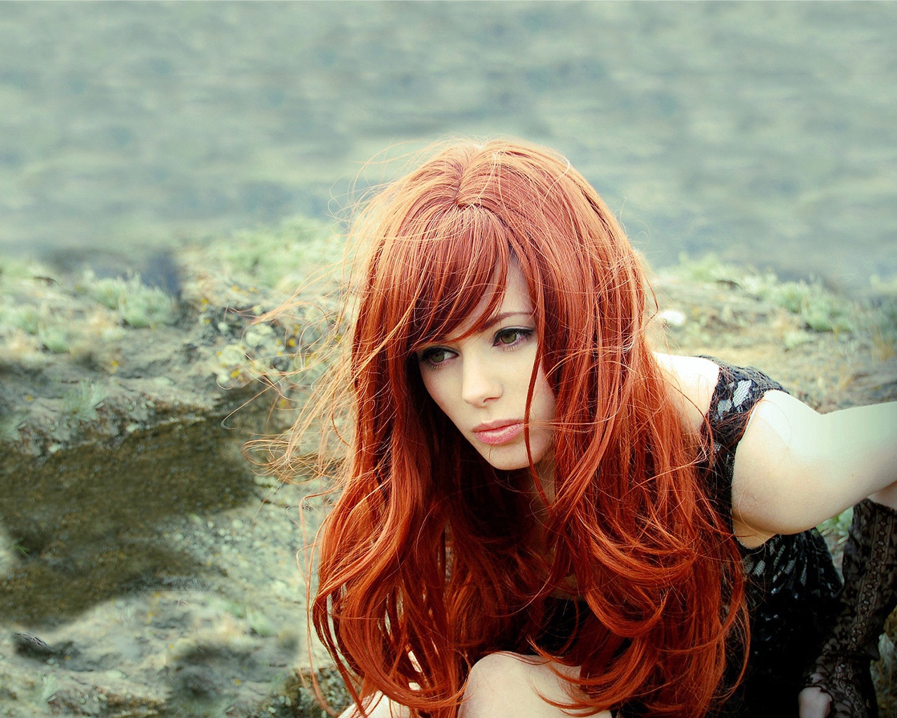 Beautiful Redhead for 1280 x 1024 resolution