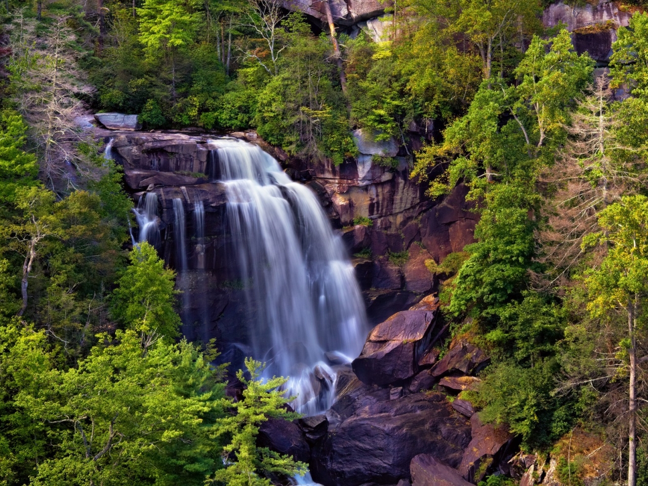 Beautiful White Waterfall for 1280 x 960 resolution