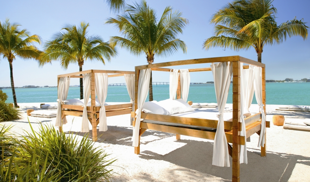 Beds on The Beach for 1024 x 600 widescreen resolution