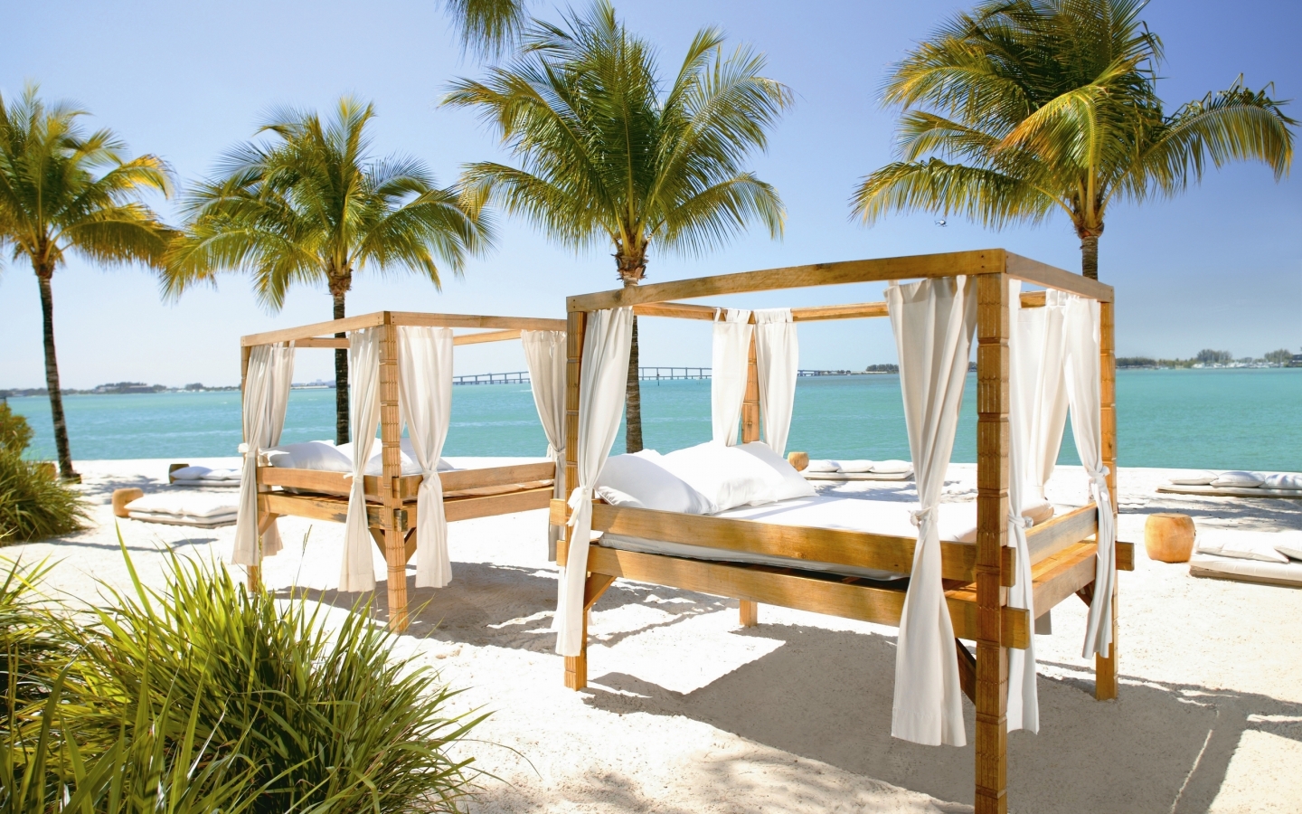 Beds on The Beach for 1440 x 900 widescreen resolution