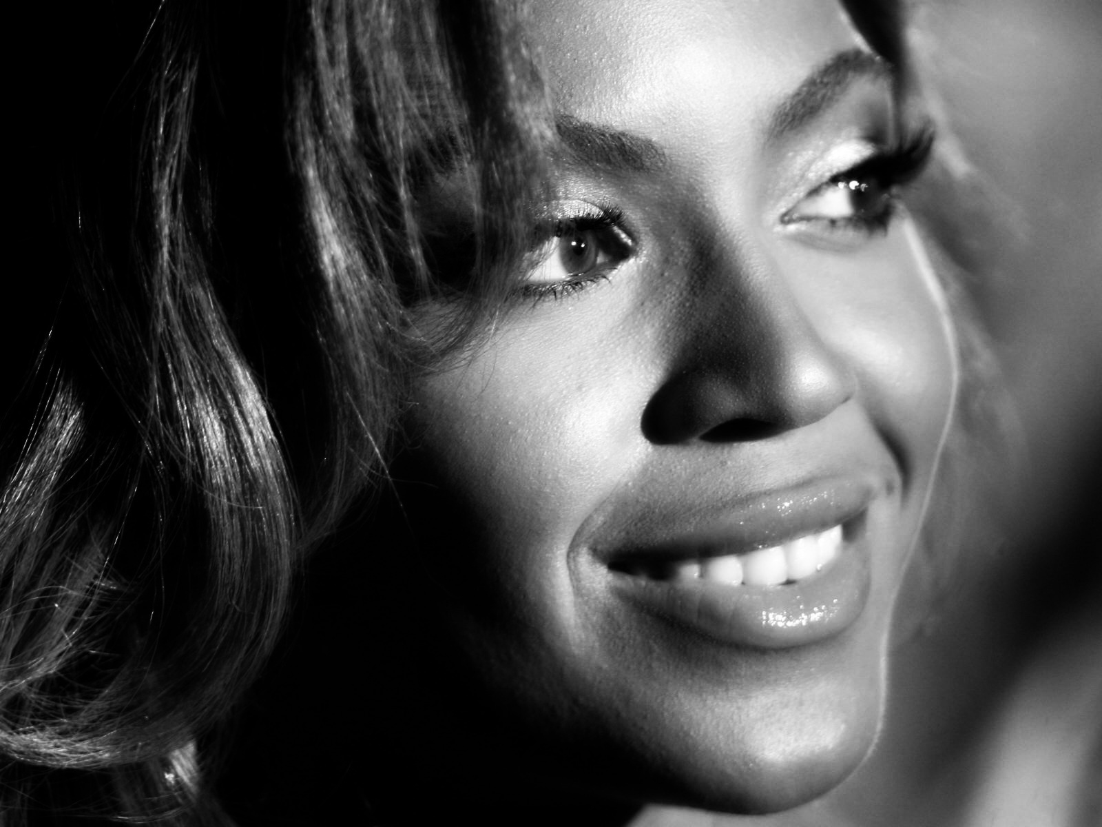 Beyonce Black and White for 1600 x 1200 resolution
