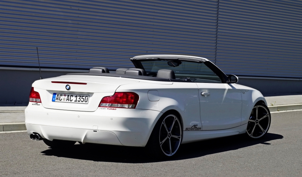 BMW 1 Series Convertible Rear Angle for 1024 x 600 widescreen resolution