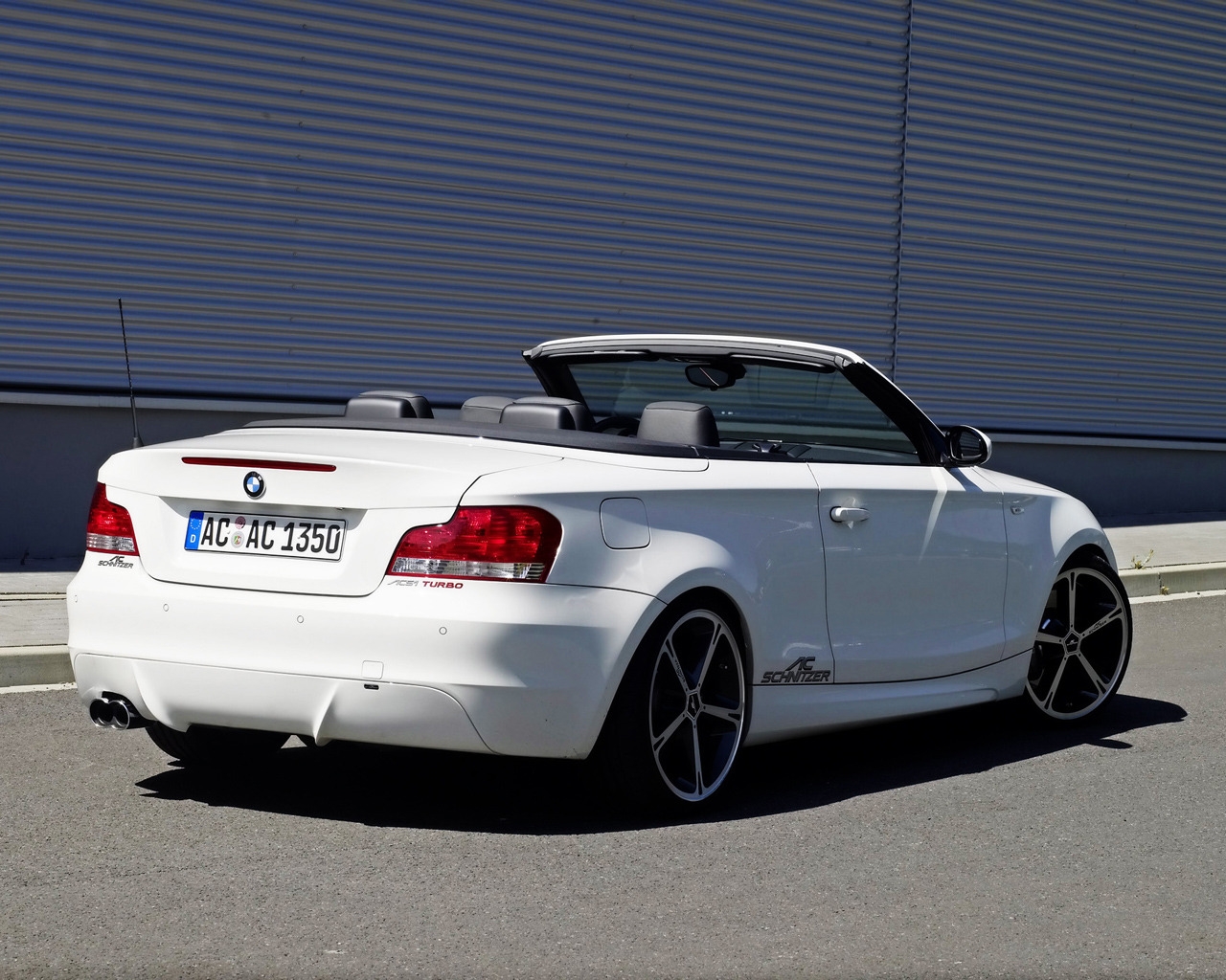 BMW 1 Series Convertible Rear Angle for 1280 x 1024 resolution