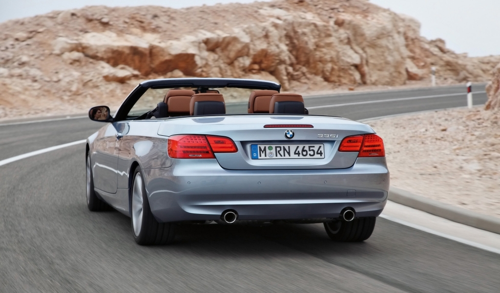 BMW 3 Series Silver Rear Speed 2010 for 1024 x 600 widescreen resolution