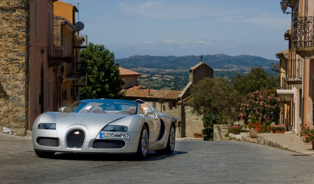Bugatti Veyron 16.4 Grand Sport 2010 in Sardinia - Front Angle for 1024 x 600 widescreen resolution