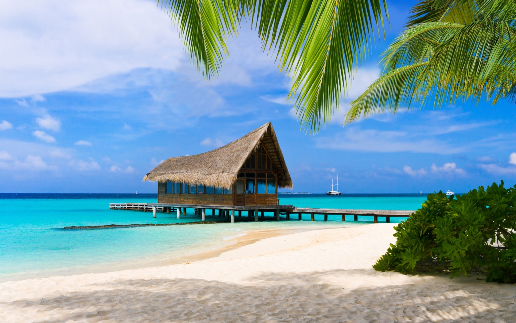 Bungalow in Maldives for 1680 x 1050 widescreen resolution