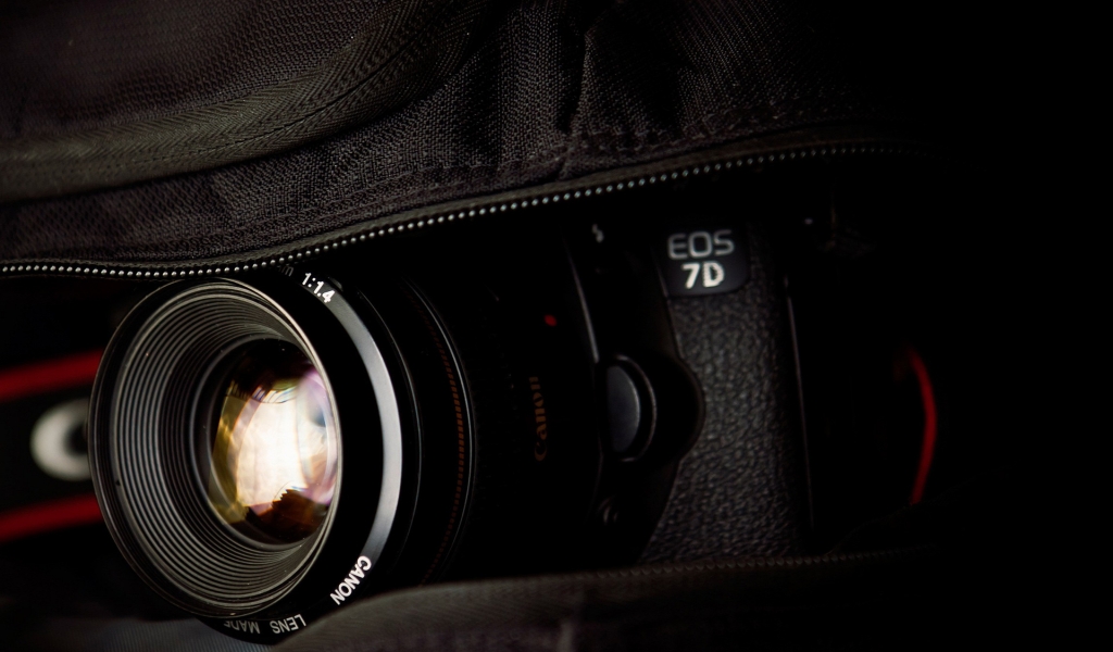 Canon EOS 7D for 1024 x 600 widescreen resolution
