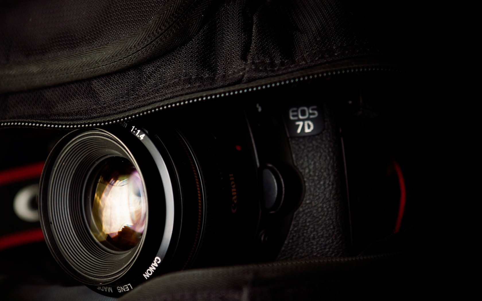 Canon EOS 7D for 1680 x 1050 widescreen resolution