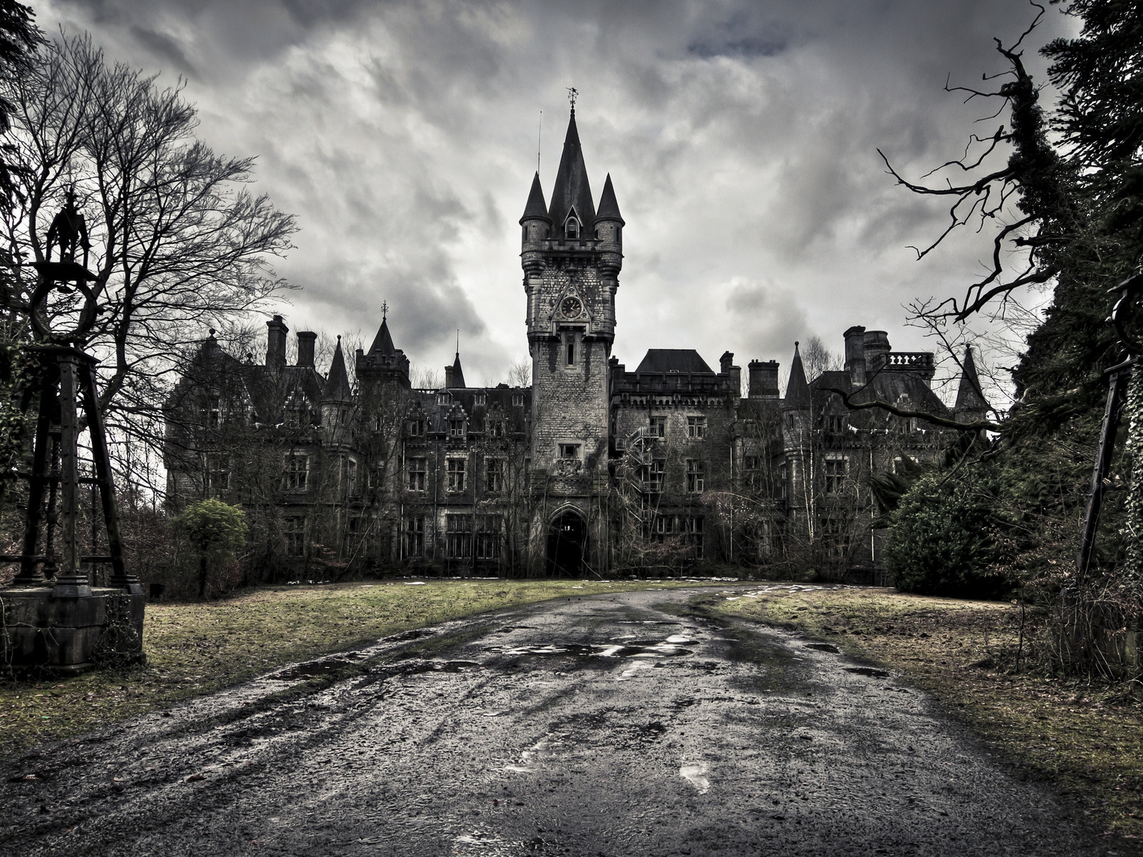 Castle of Decay for 1600 x 1200 resolution