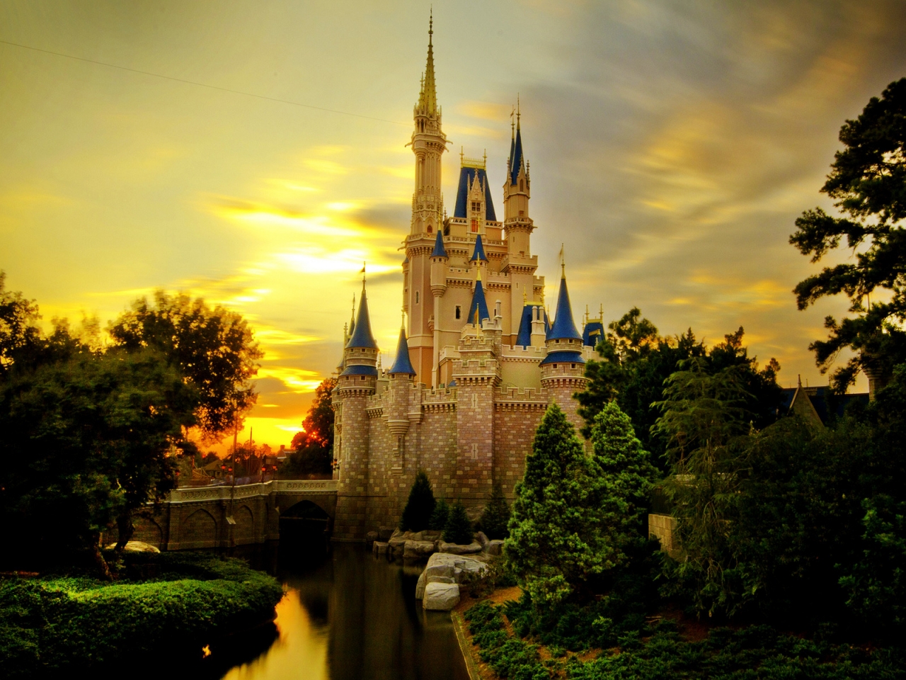 Cinderella Castle for 1280 x 960 resolution