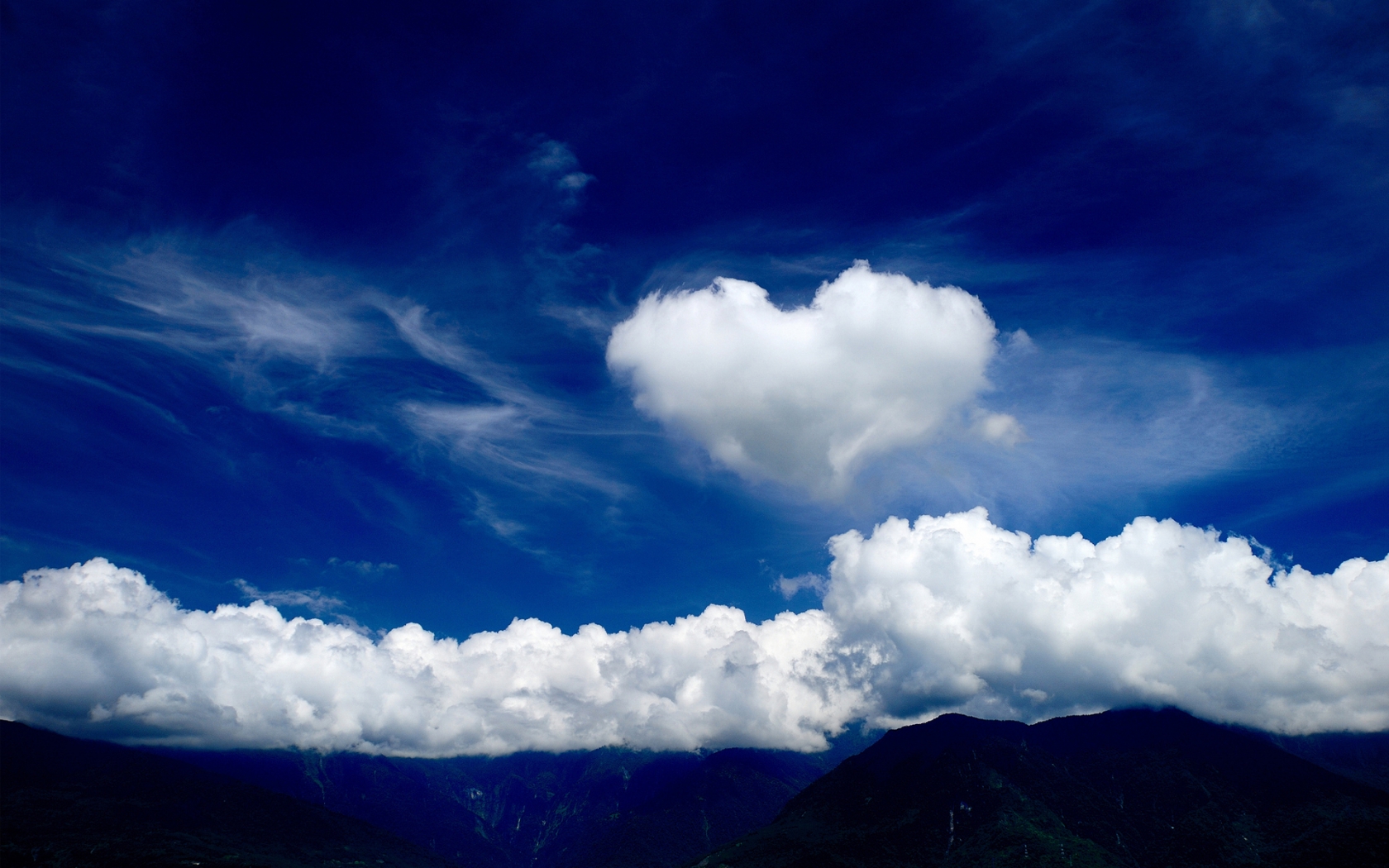 Clouds Heart for 1680 x 1050 widescreen resolution