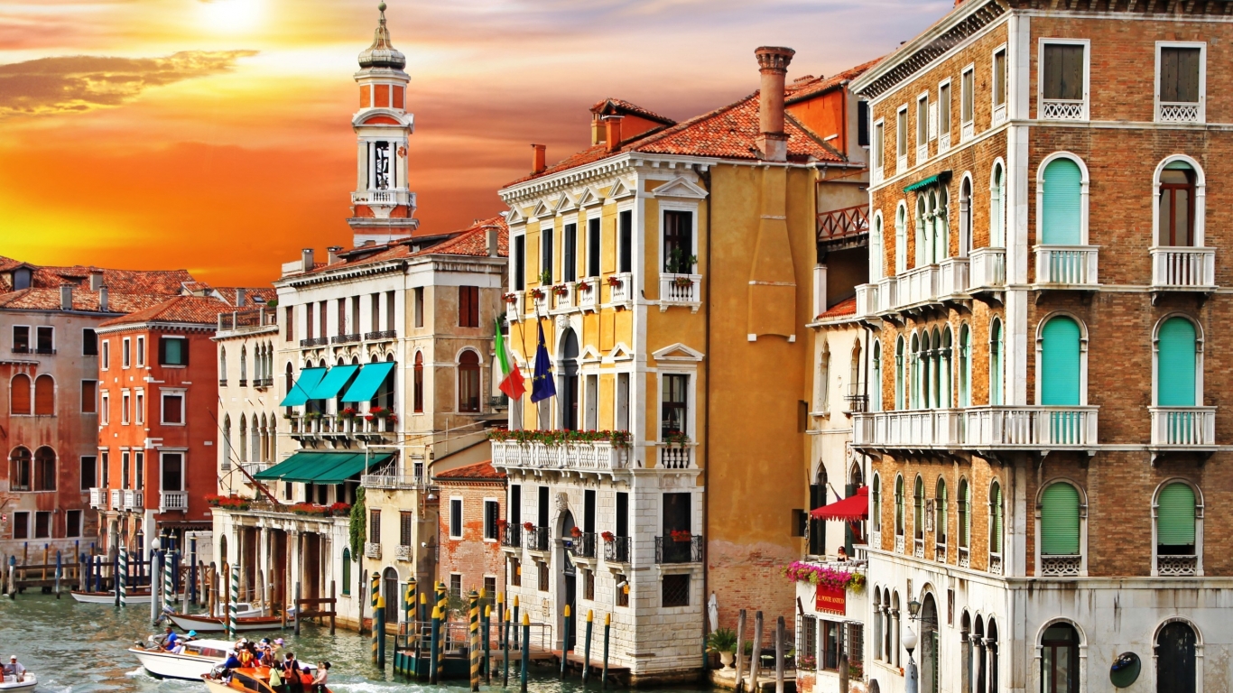 Colorful Venice Corner for 1366 x 768 HDTV resolution