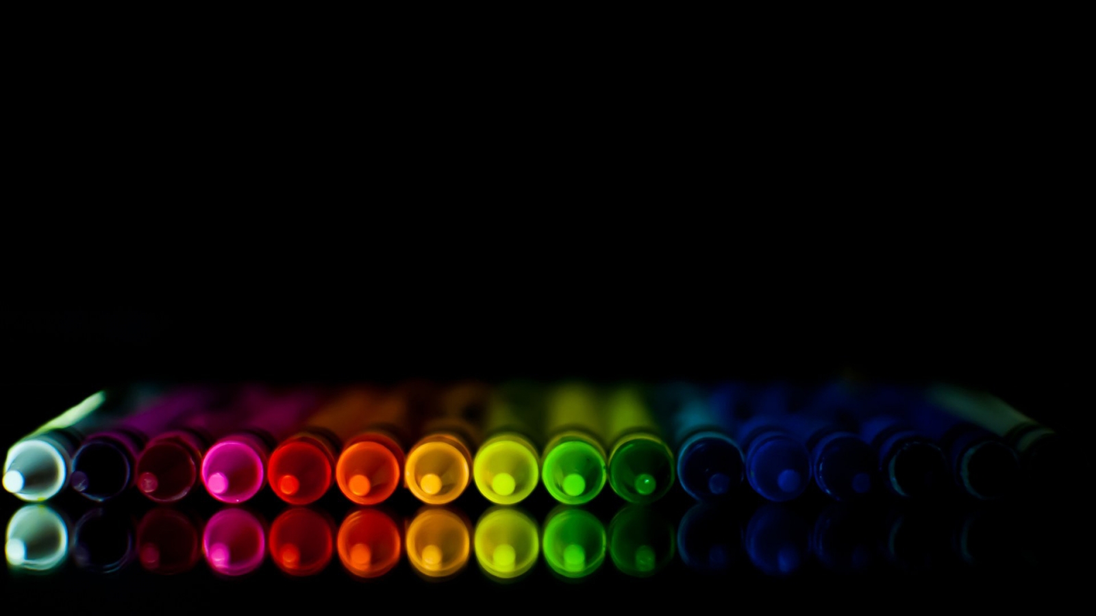 Crayons for 1600 x 900 HDTV resolution