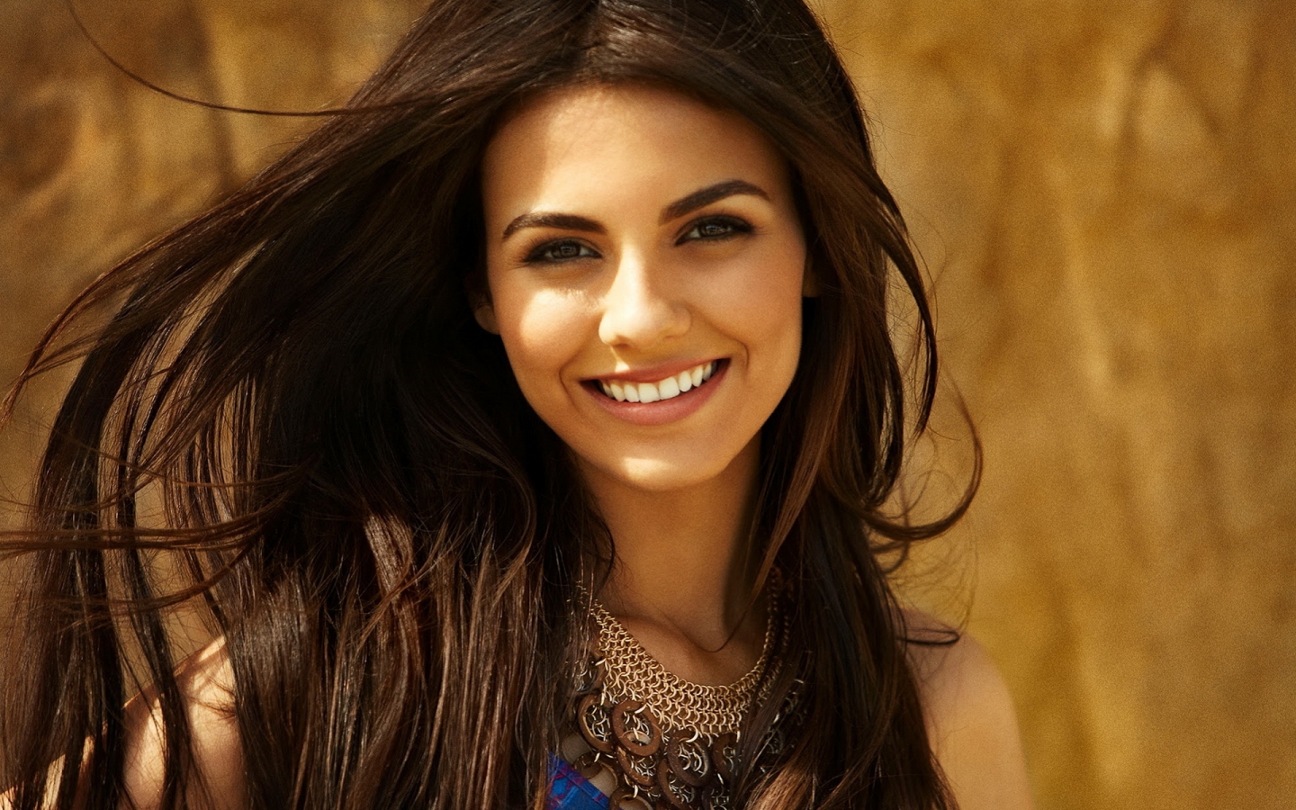 Cute Smile of Victoria Justice for 1440 x 900 widescreen resolution