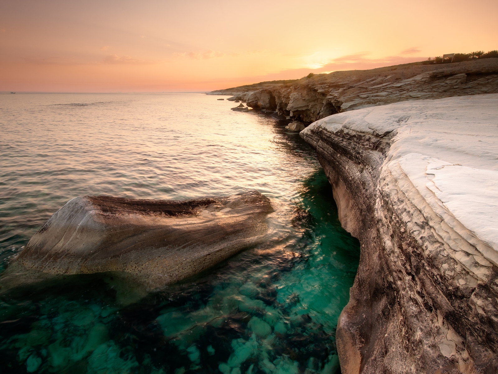 Cyprus Coast for 1600 x 1200 resolution