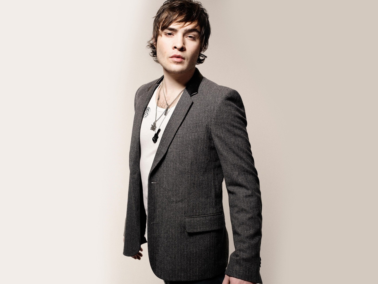 Ed Westwick Cool for 1280 x 960 resolution