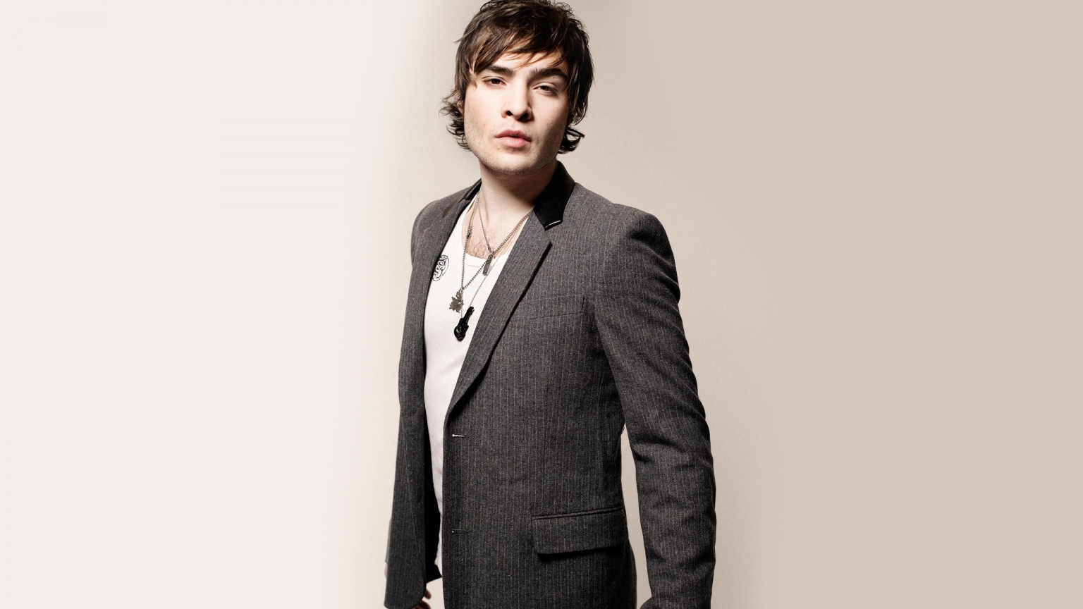 Ed Westwick Cool for 1536 x 864 HDTV resolution