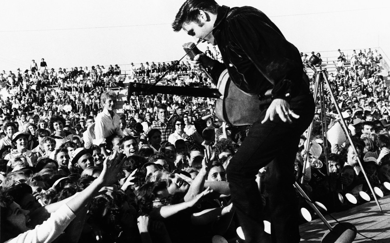 Elvis Presley on The Stage for 1280 x 800 widescreen resolution