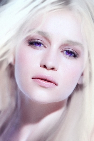 Emilia Clarke for 320 x 480 iPhone resolution