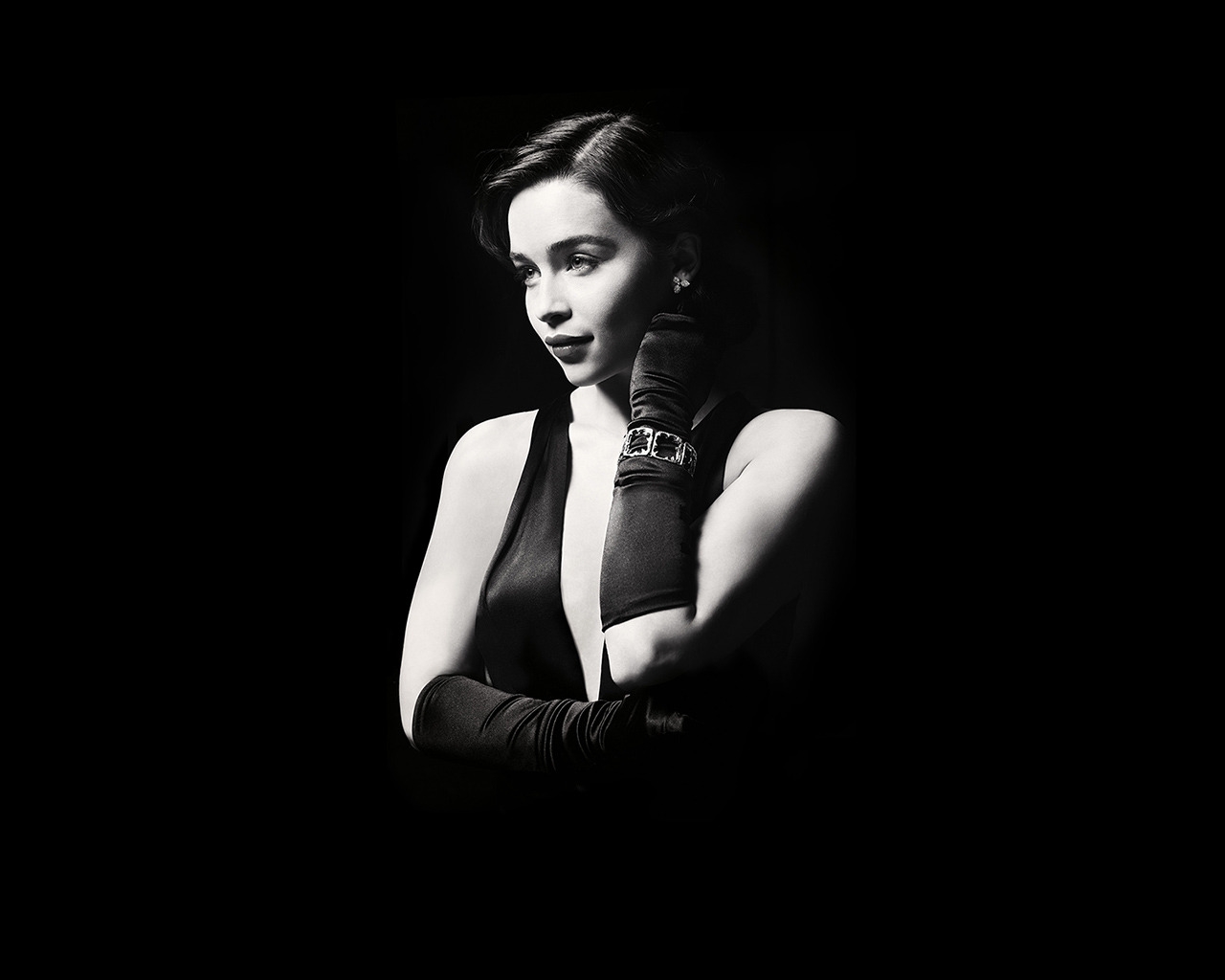 Emilia Clarke Black White for 1280 x 1024 resolution