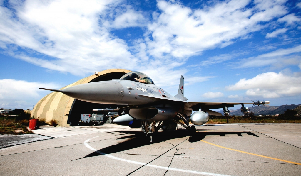 F-16 Fighting Falcon for 1024 x 600 widescreen resolution
