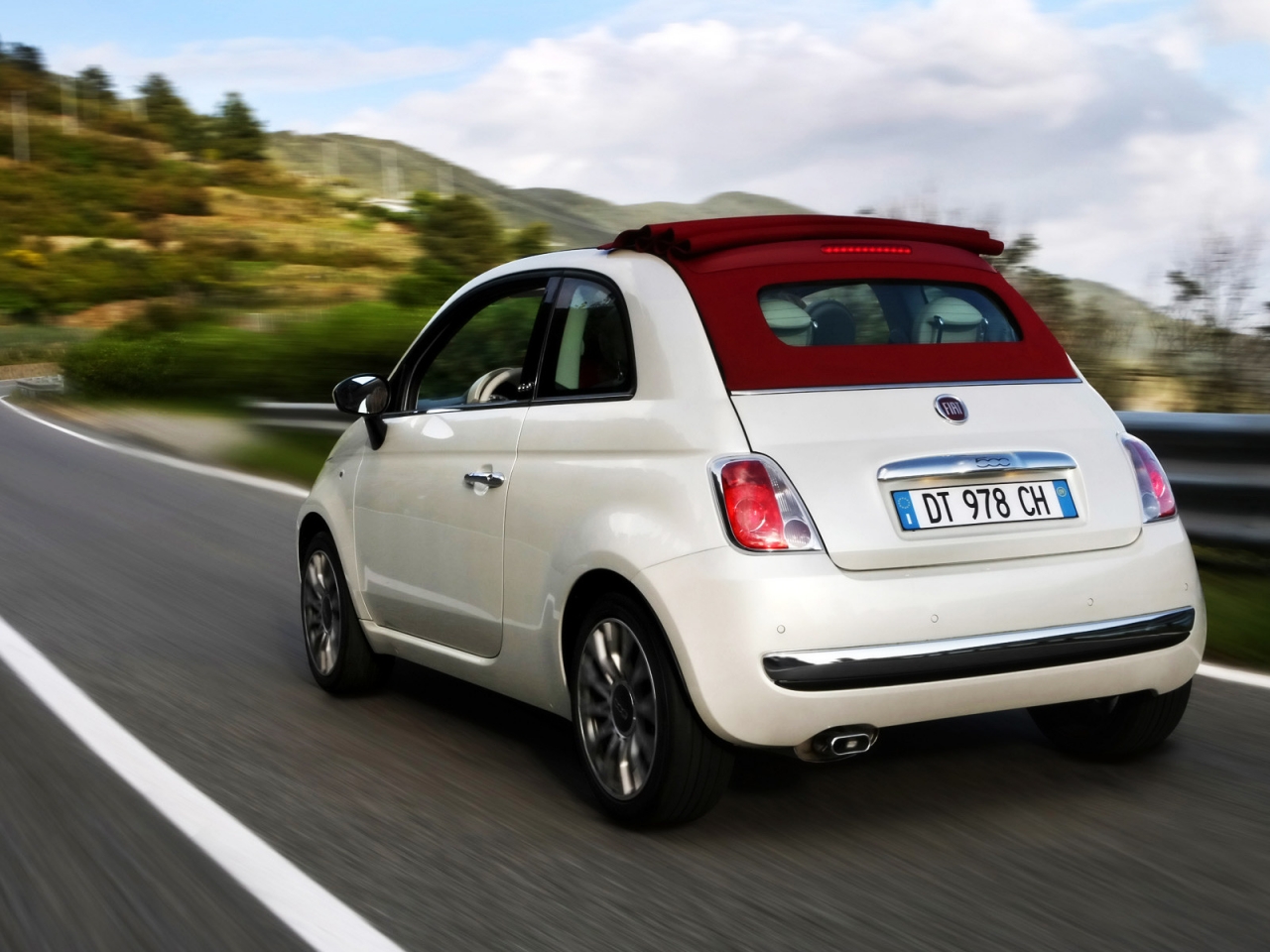 Fiat 500C White for 1280 x 960 resolution