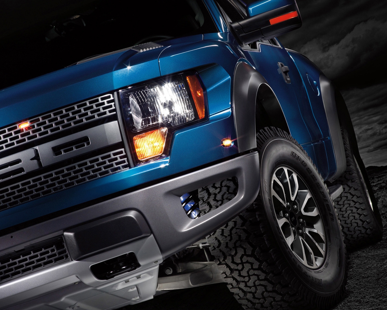 Ford F150 SVT Raptor Headlight for 1280 x 1024 resolution